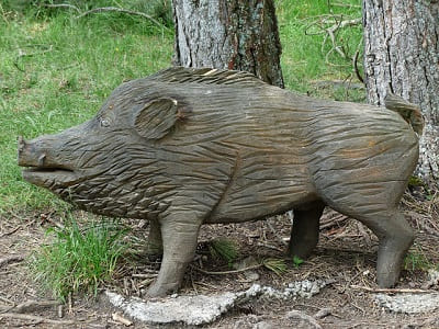 Wildschwein aus Holz, Nachgedunkelt, Natur