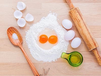Crêpes, Milch, Mehl, Eier.