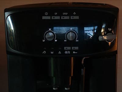 Einstellungen am Kaffeevollautomaten, Einstellung, Kaffeevollautomat, konstante Kaffeequalität, Aroma, Tasse Kaffee, Vollautomaten, Aufbrühen, Kaffeebohnen frisch gemahlen, Brühdruck, System zur Milchaufschäumung, Kaffeespezialitäten, Cappuccino, Latte macchiato, auf Knopfdruck zubereiten